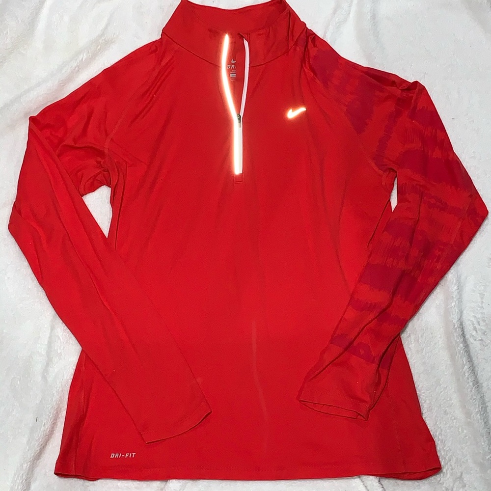 Nike Women's Long sleeve 1/4-Zip Top [Red]